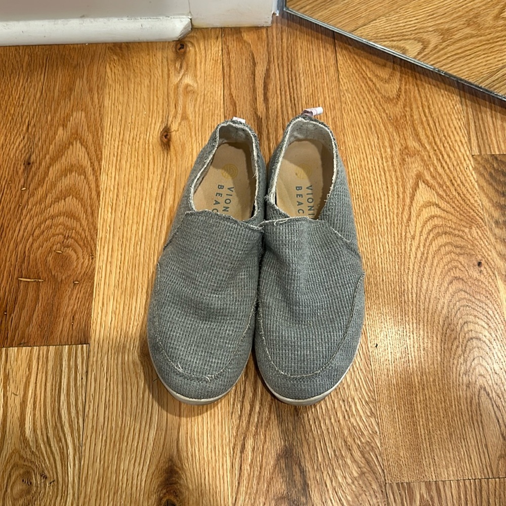Vionic beach slip ons